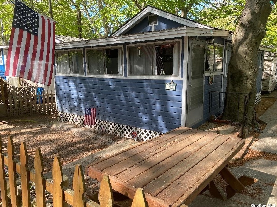10 Surfway S, Baiting Hollow, NY 11933