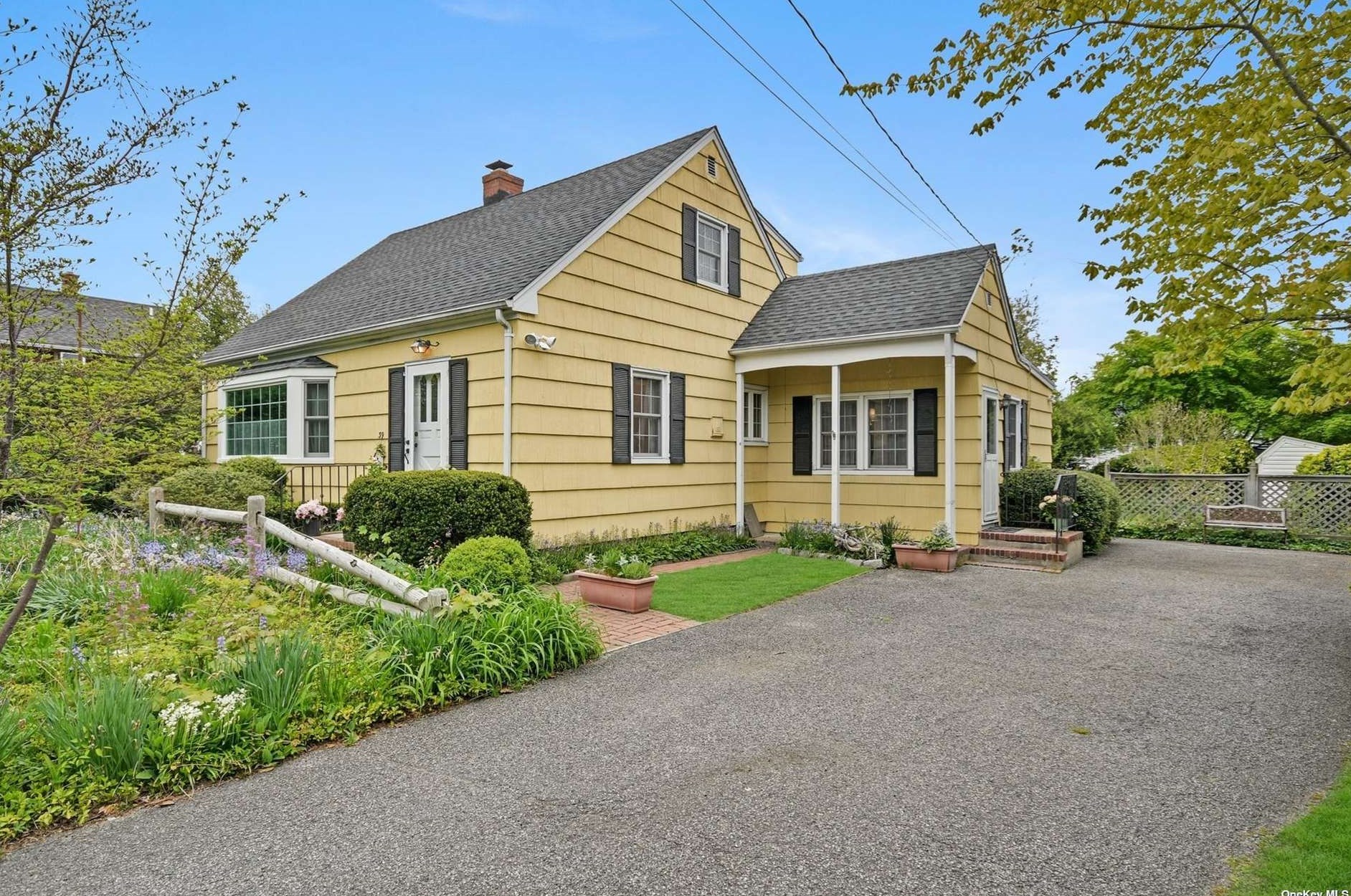 39 Cedar Ave, Islip Manor, NY 11751