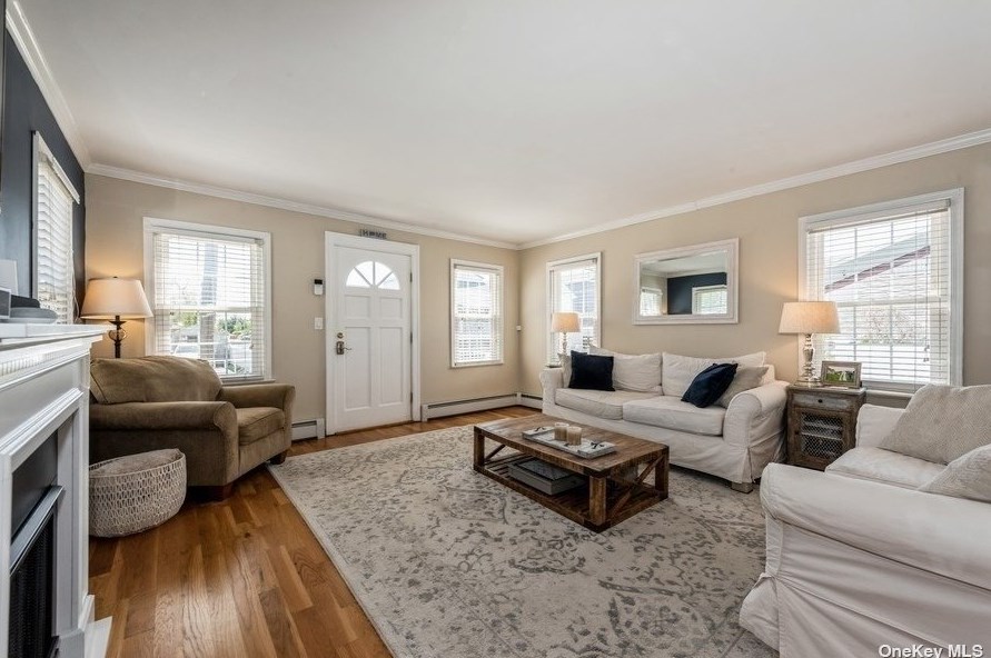 4 West Blvd, East Rockaway, NY 11518