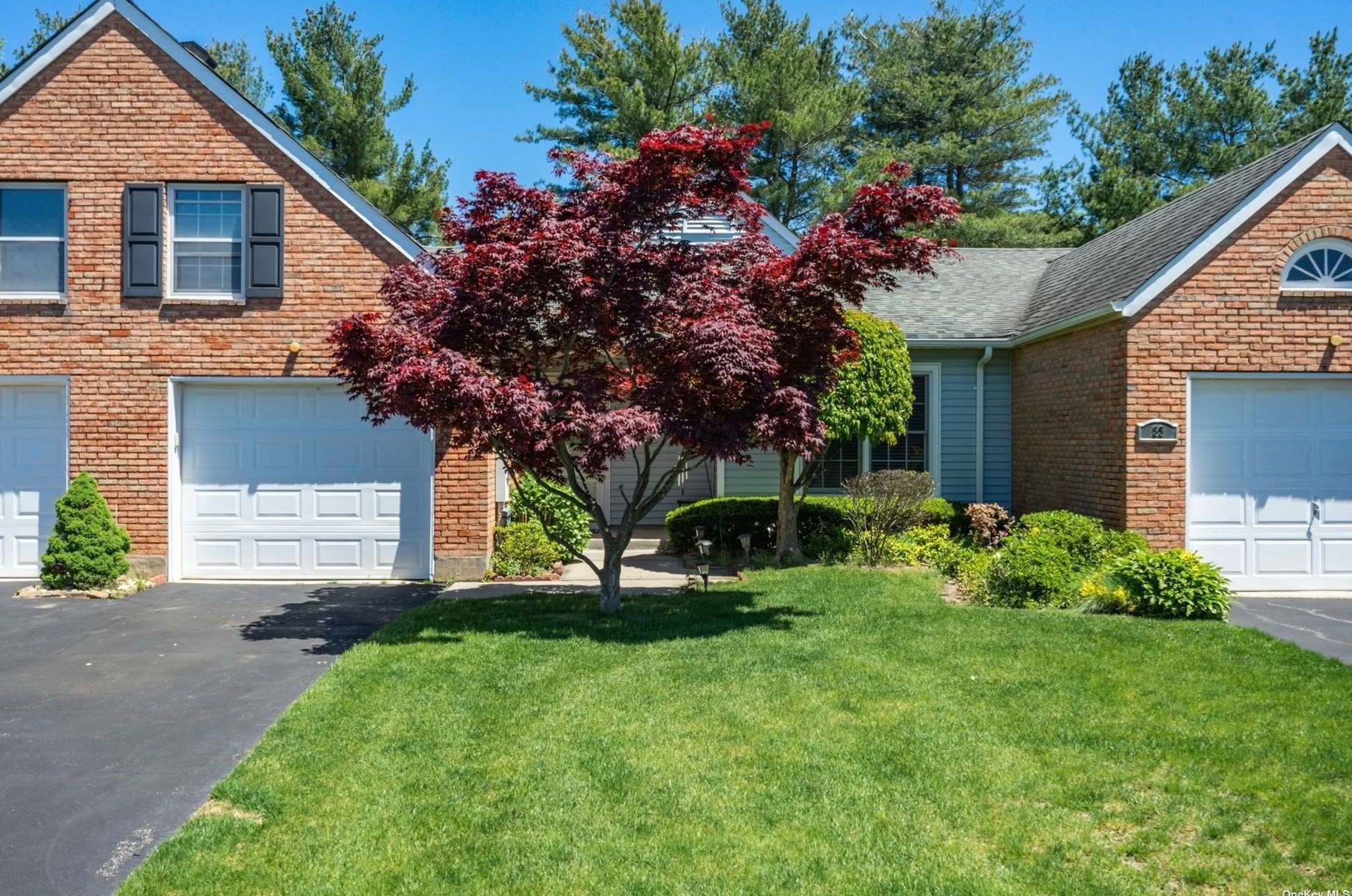 35 Standish Dr, Mount Sinai, NY 11766