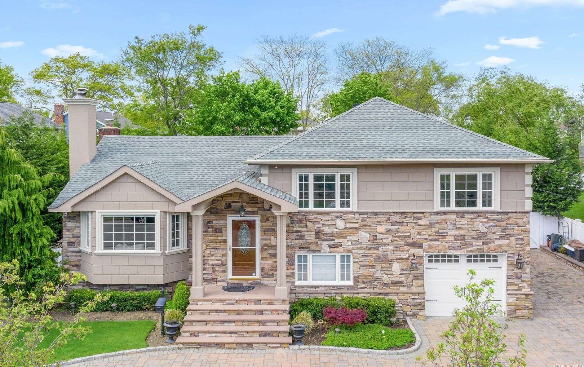 2021 Monroe Ave, North Bellmore, NY 11710