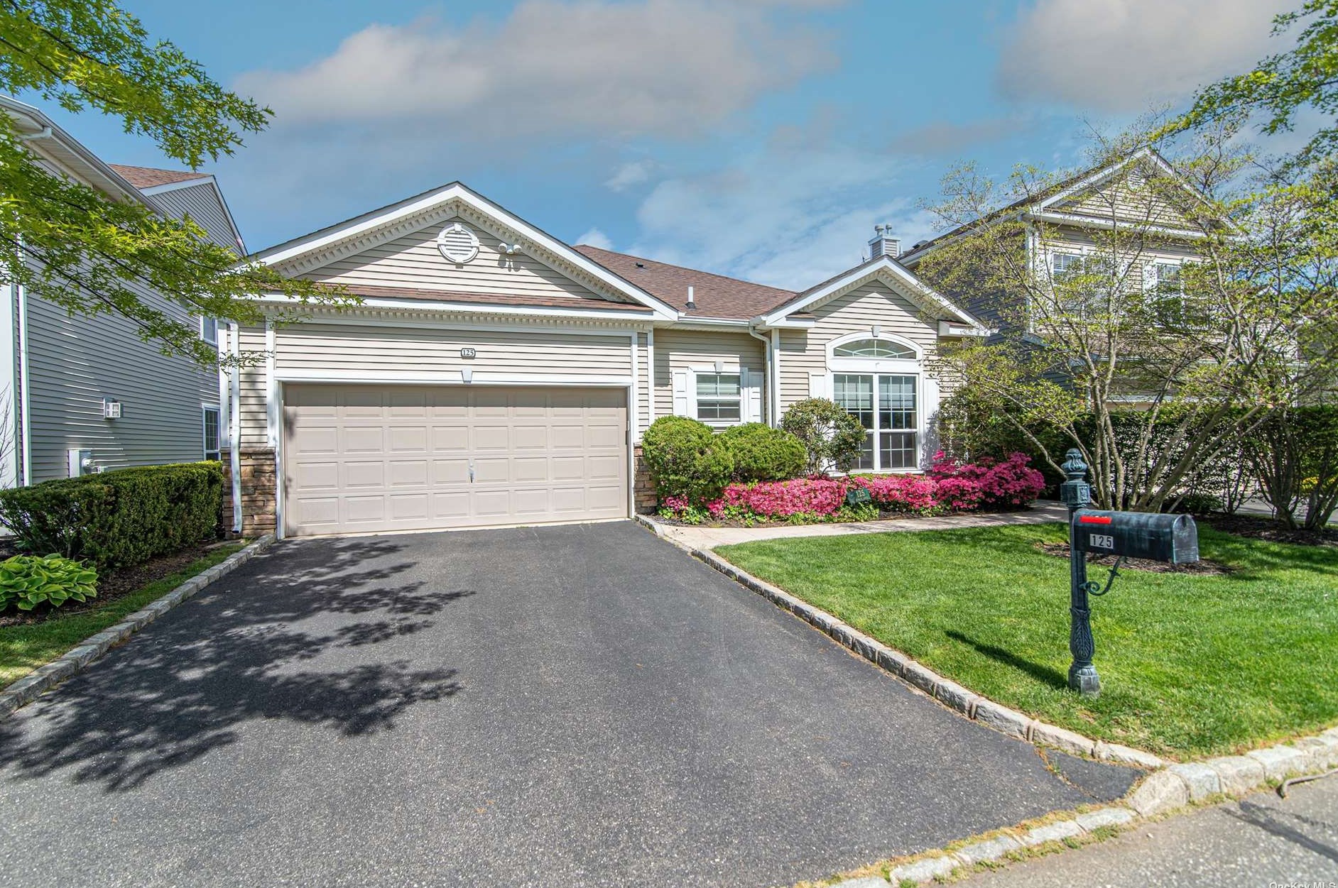 125 Hamlet Dr #125, Mount Sinai, NY 11766
