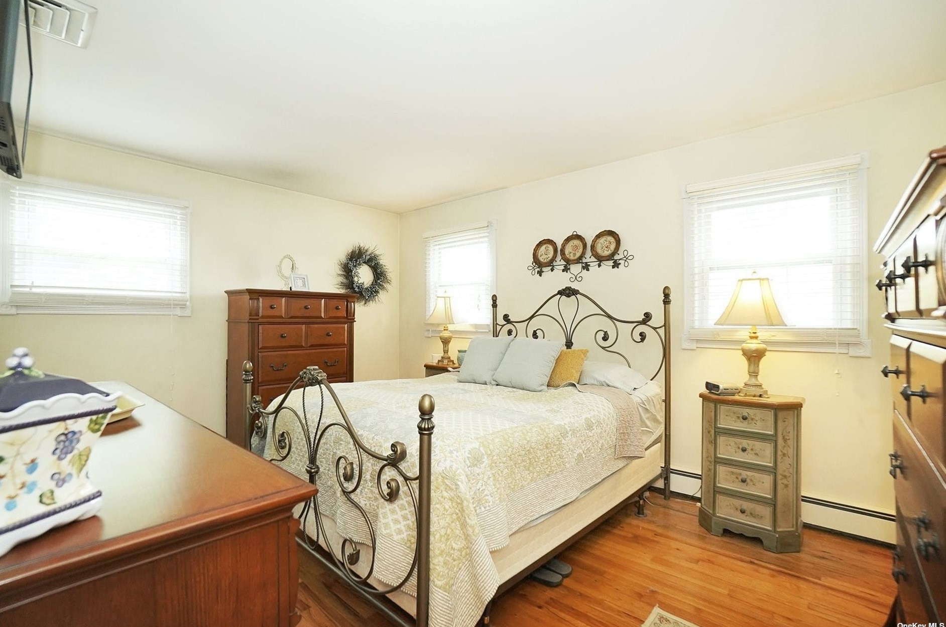 70 Elder Dr, Commack NY  11725-2310 exterior