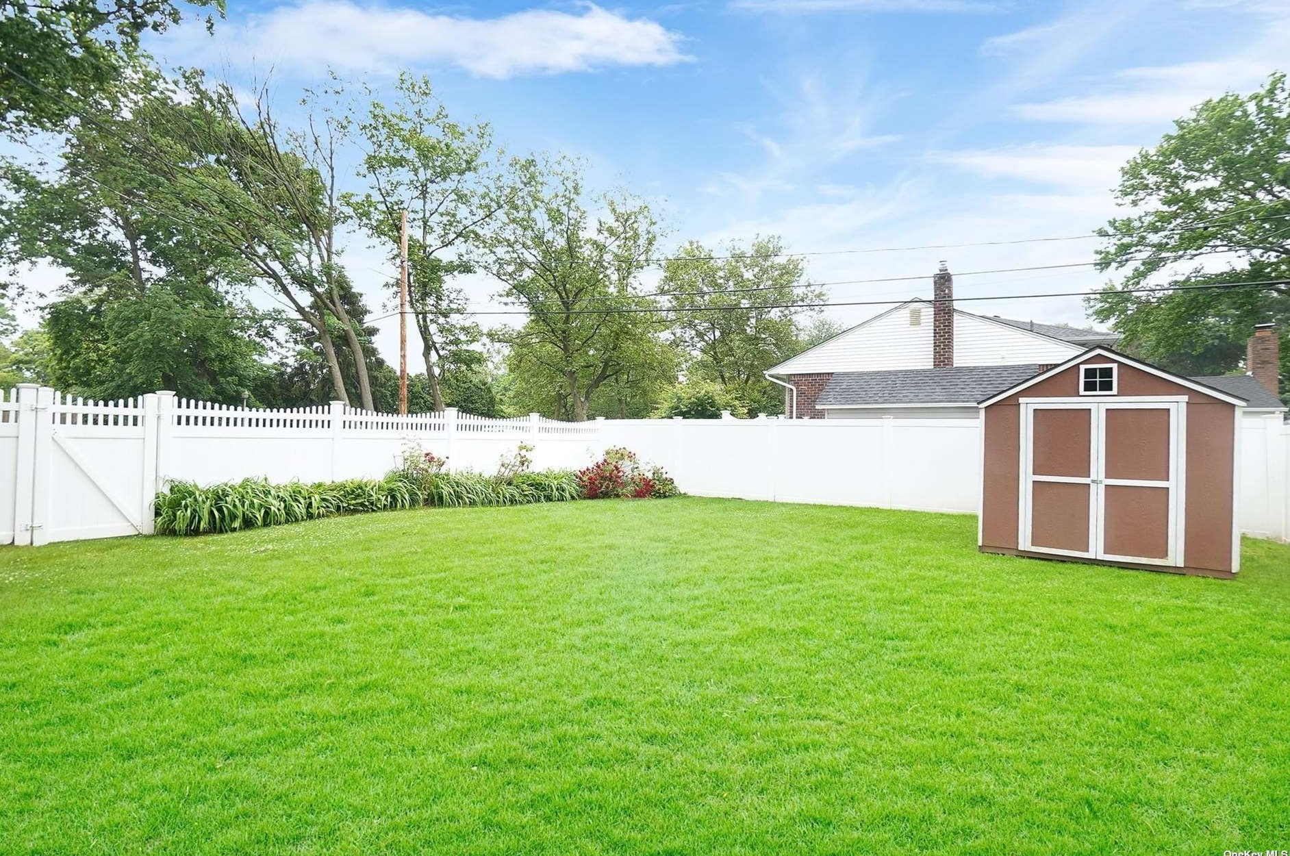 70 Elder Dr, Commack NY  11725-2310 exterior