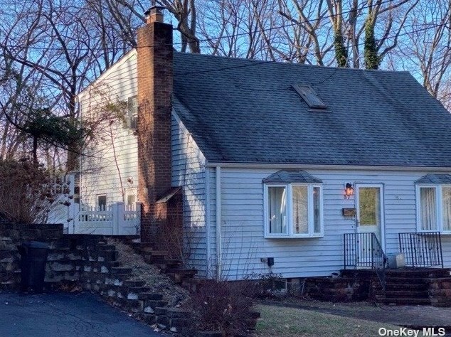 37 Soundview Rd, Hunt, NY 11743-4106