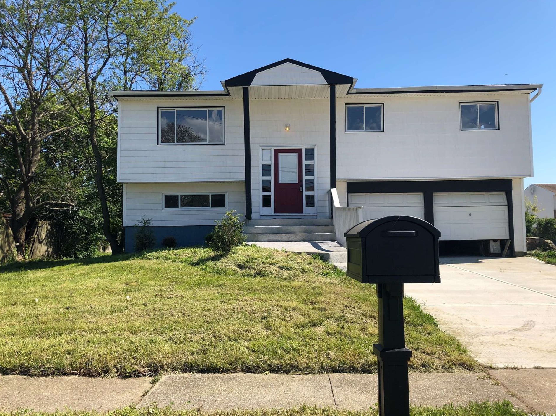 135 Spring St, East Massapequa, NY 11758