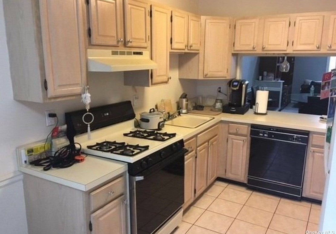 15 Summerfield Cir, Central Islip, NY 11722