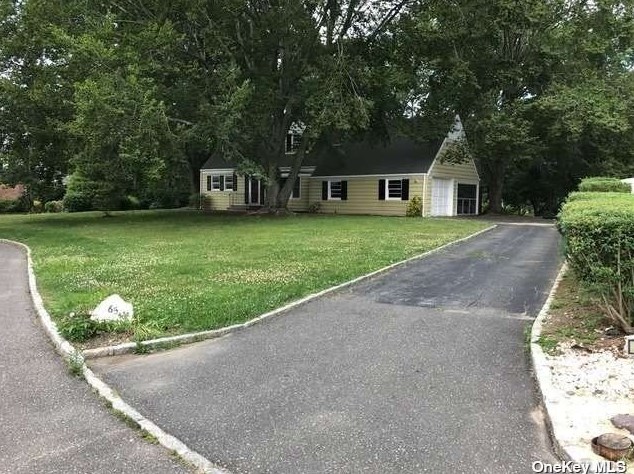 65 Beechwood Dr, Muttontown, NY 11545