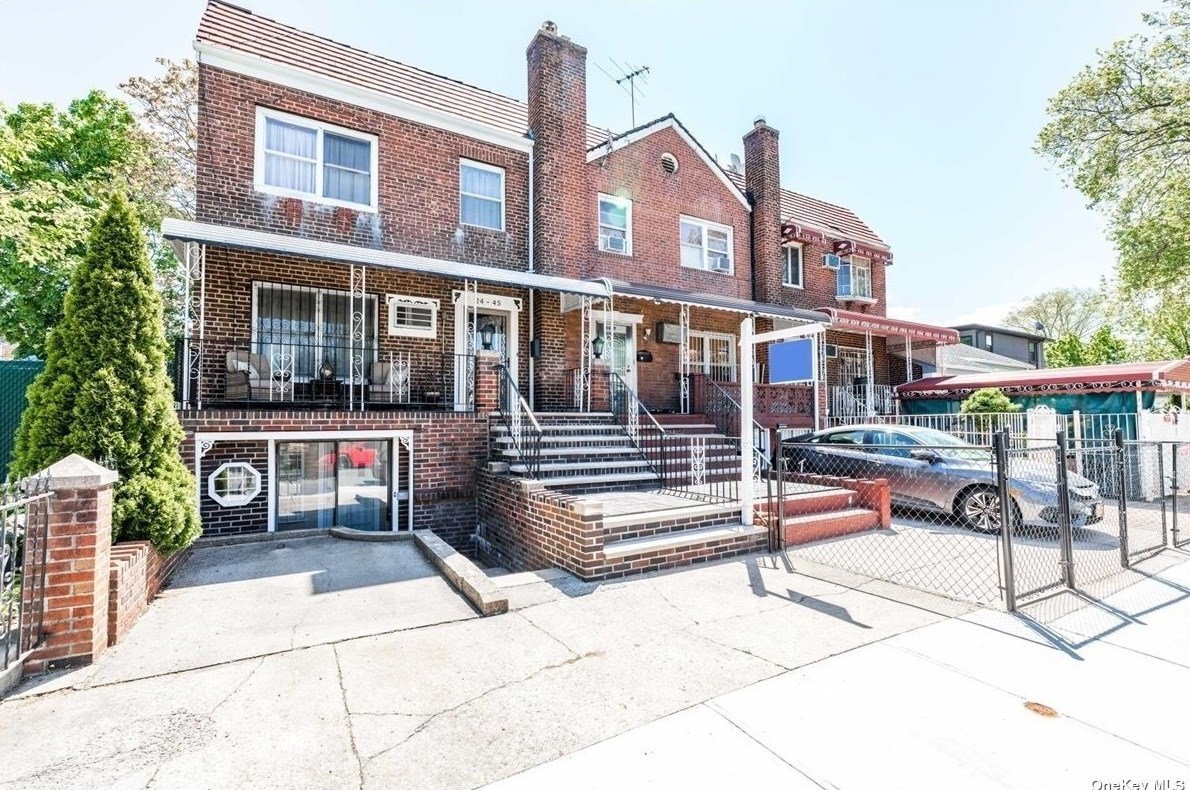 24-45 92nd St, Flushing, NY 11369-1117