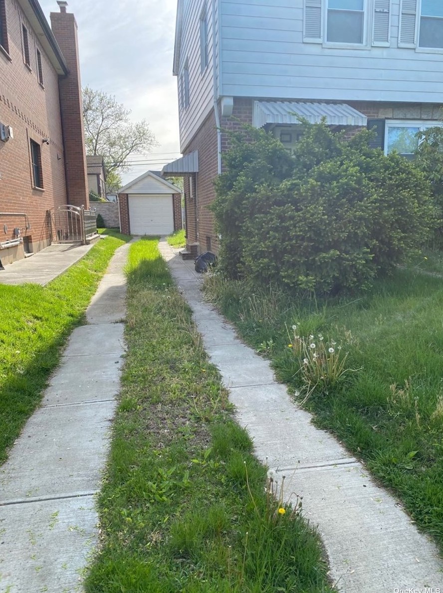 58-18 186th St, Flushing, NY 11365
