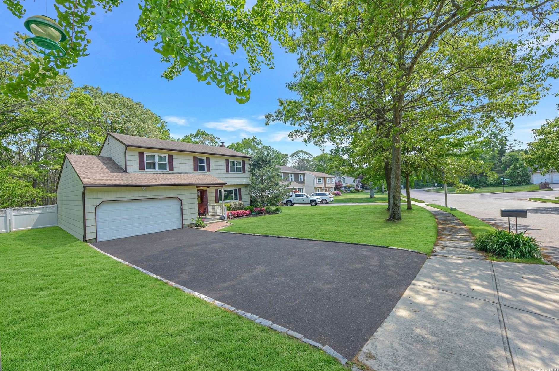 74 Sampson Ave, Hauppauge, NY 11749-6142