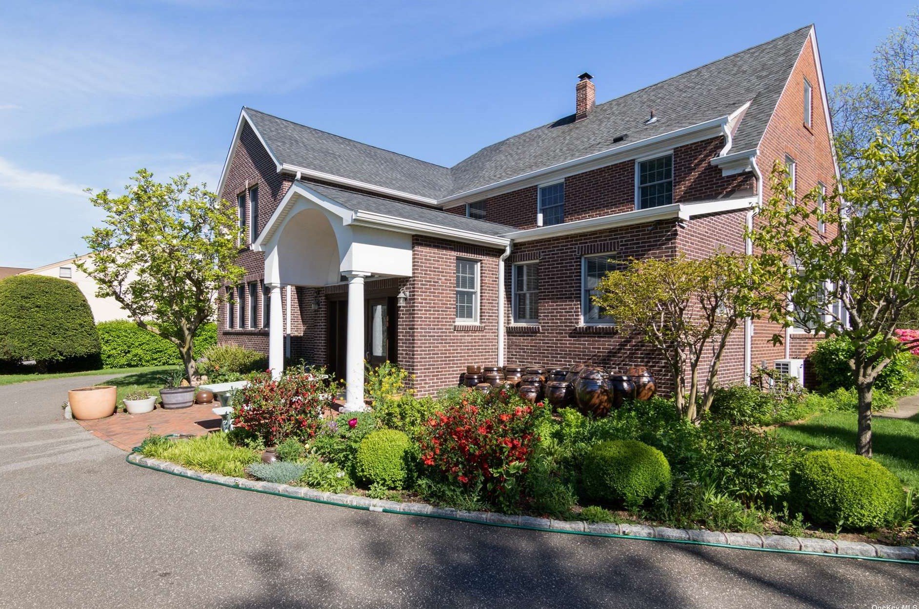 91 Stewart Ave, Hicksville, NY 11801