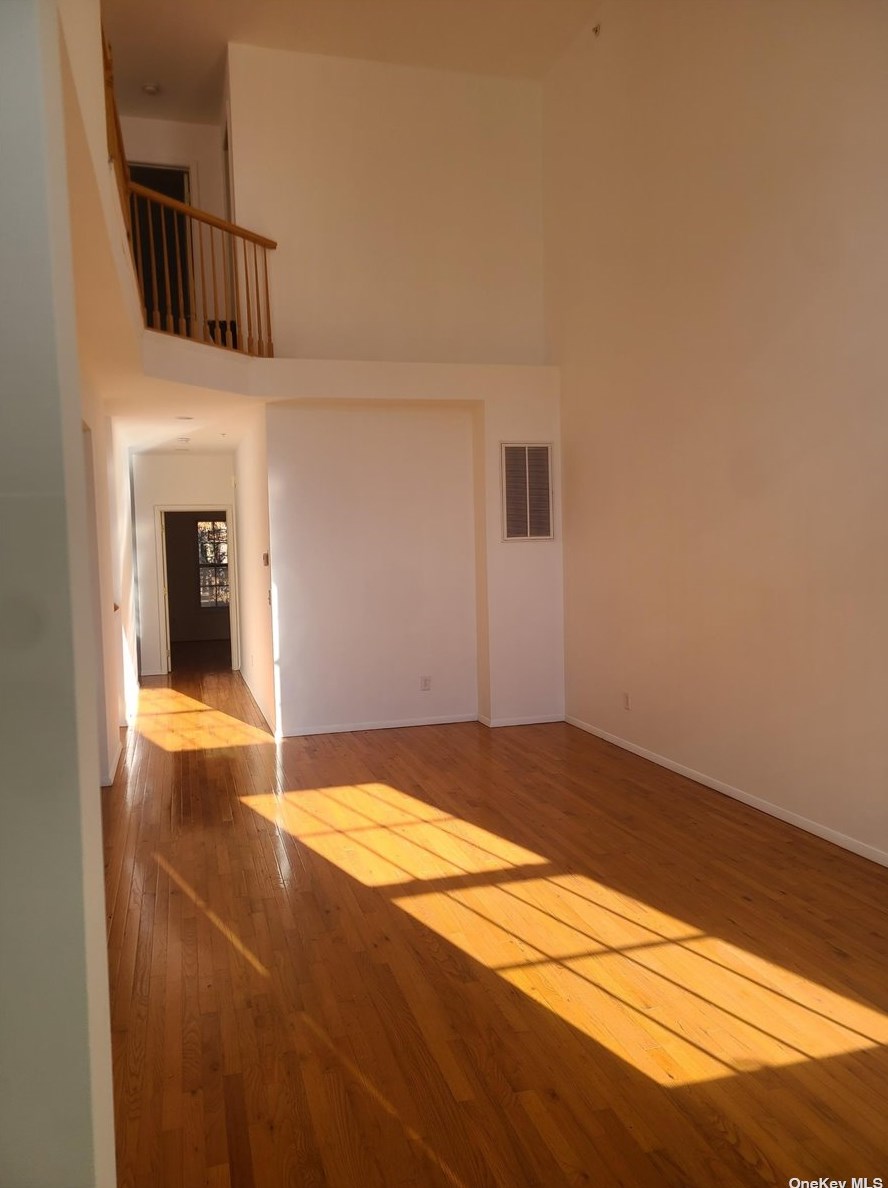 189 Kettles Ln, Gordon Heights, NY 11763-1551