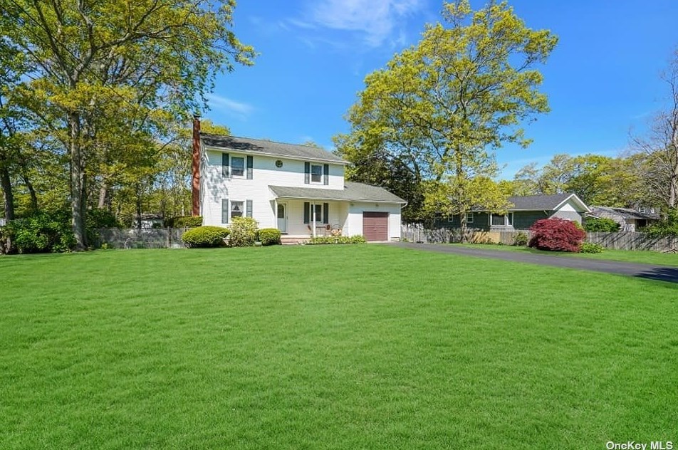 34 California Ave, Gordon Heights, NY 11763-2512