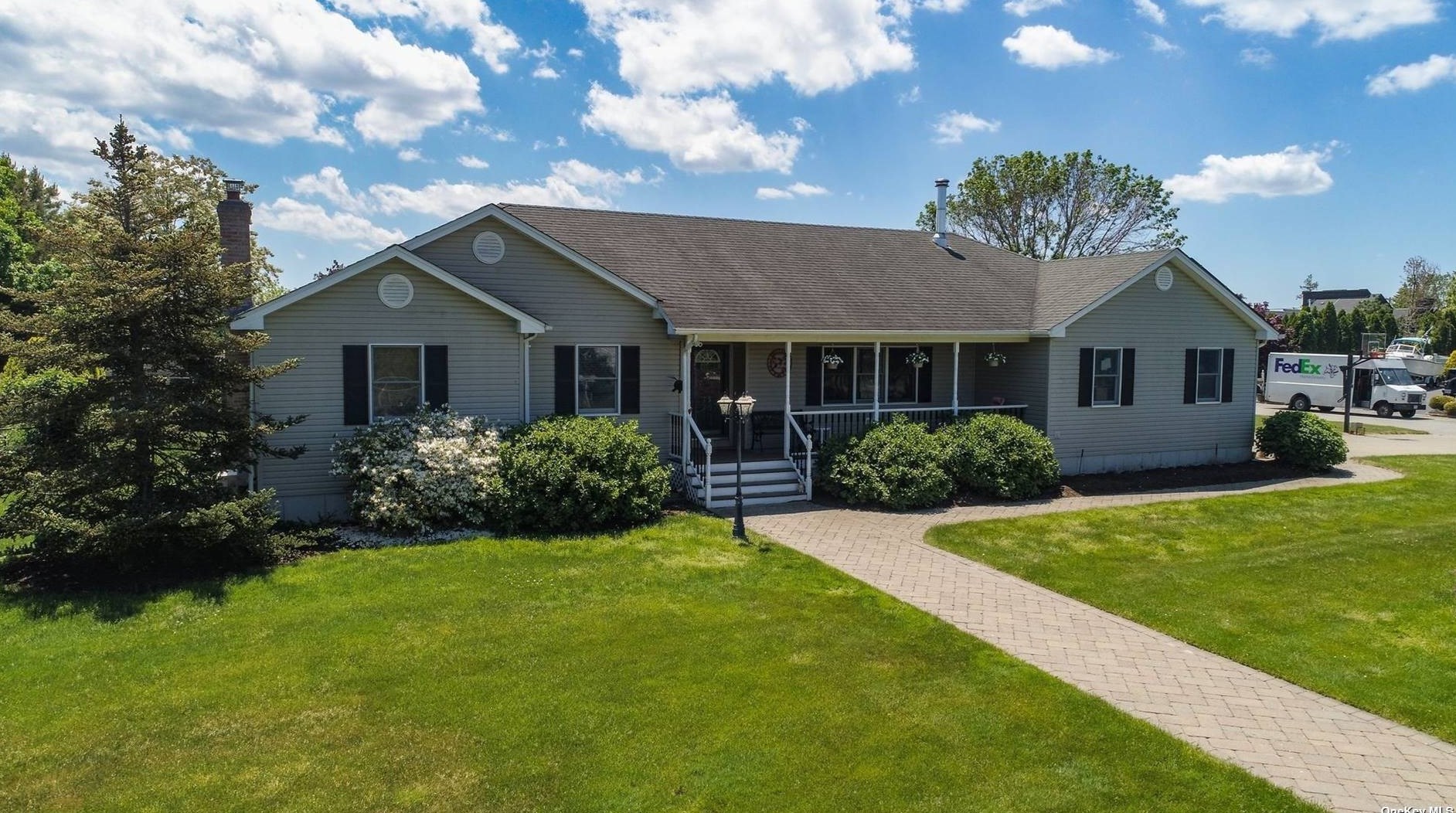 320 S Williams Way, Baiting Hollow, NY 11933