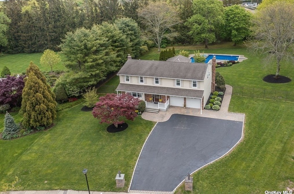 108 Kenneth Ave, Greenlawn, NY 11740-2911