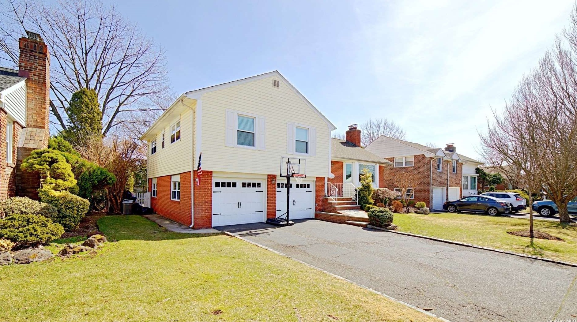 27 Spruce St, Garden City, NY 11530-1738