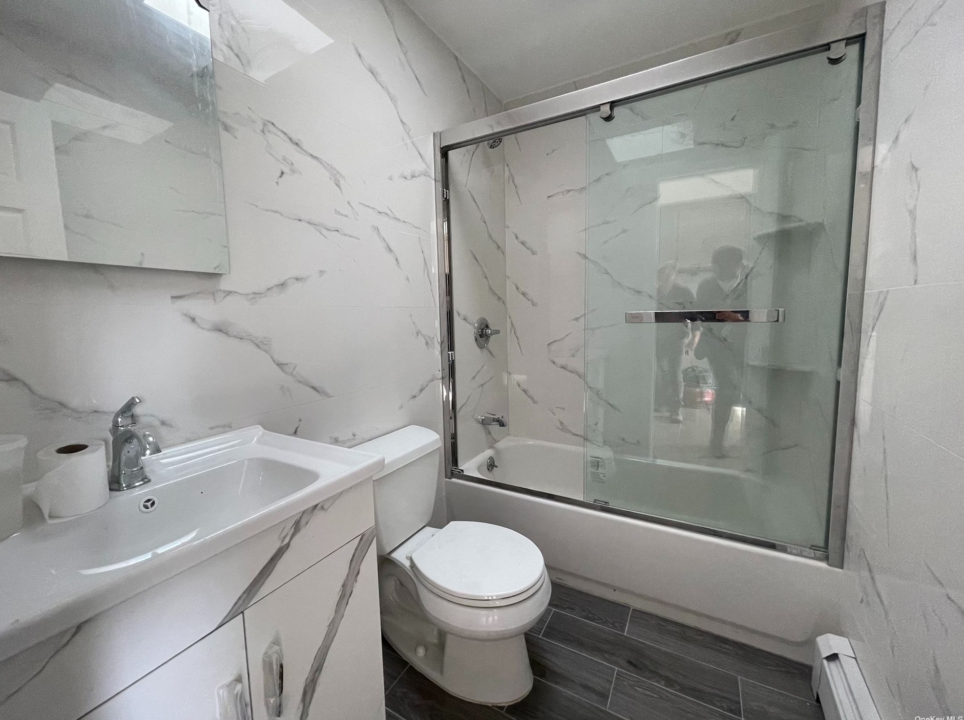 73-02 Metropolitan Ave #2r, Flushing, NY 11379