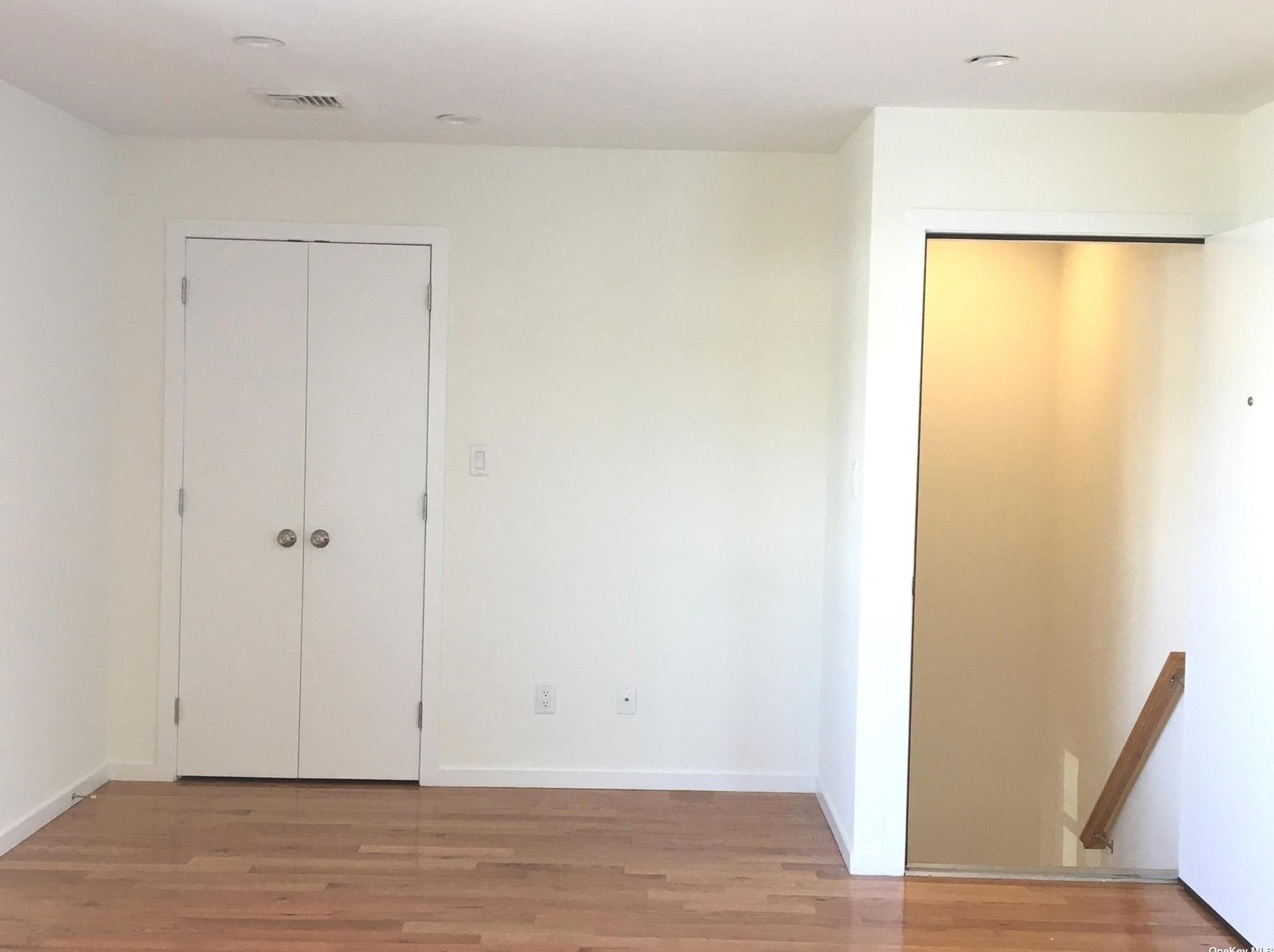 7 Hickory Rd #2nd, Port Washington, NY 11050