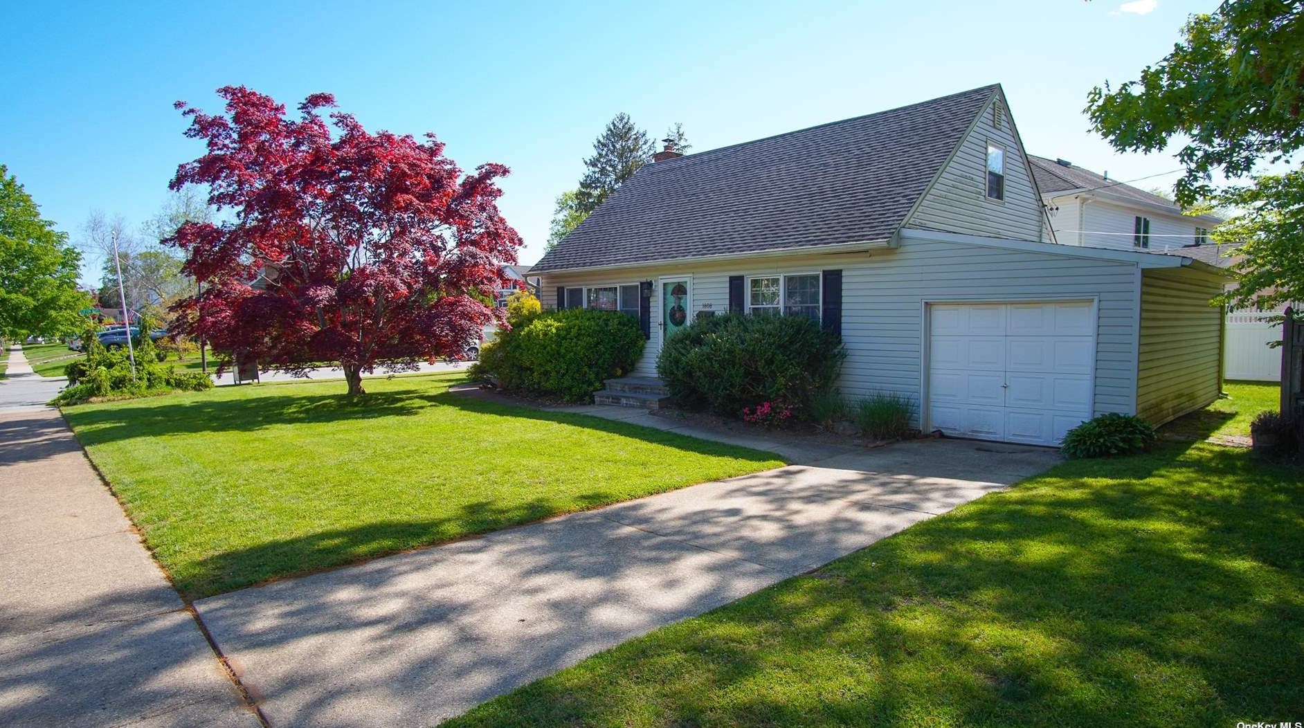 1808 Oakland Ave, North Wantagh, NY 11793