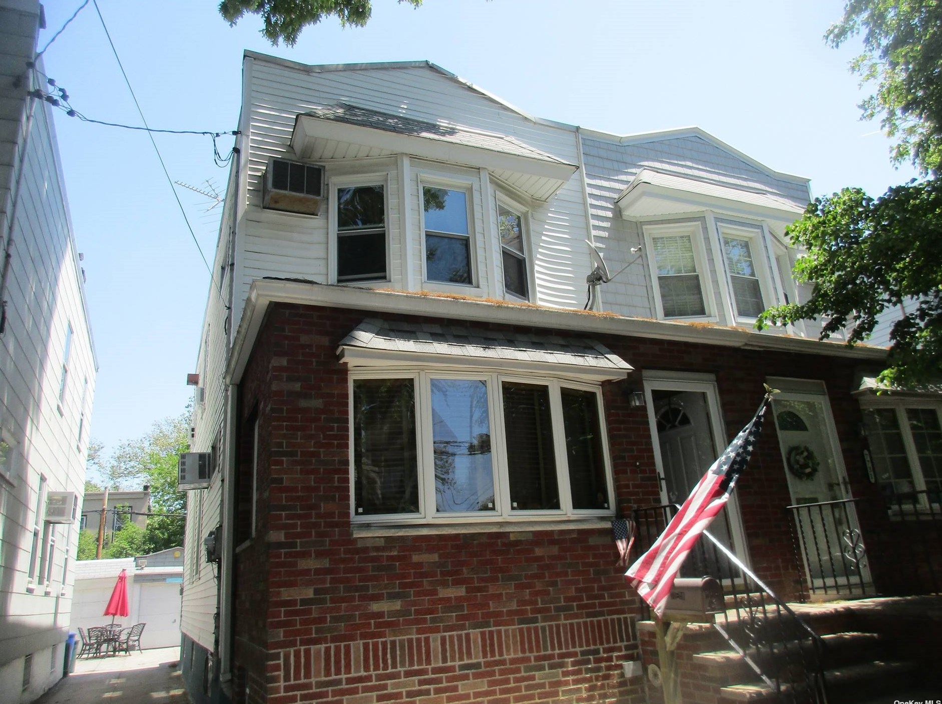 77-29 79th St, Flushing, NY 11385-1316