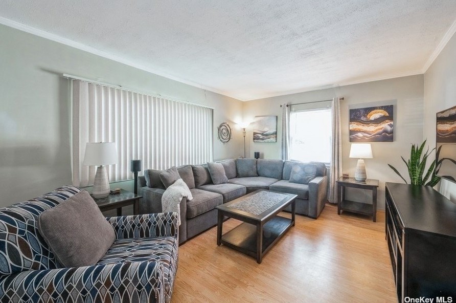 73-43 198th St, Flushing NY  11366-3938 exterior