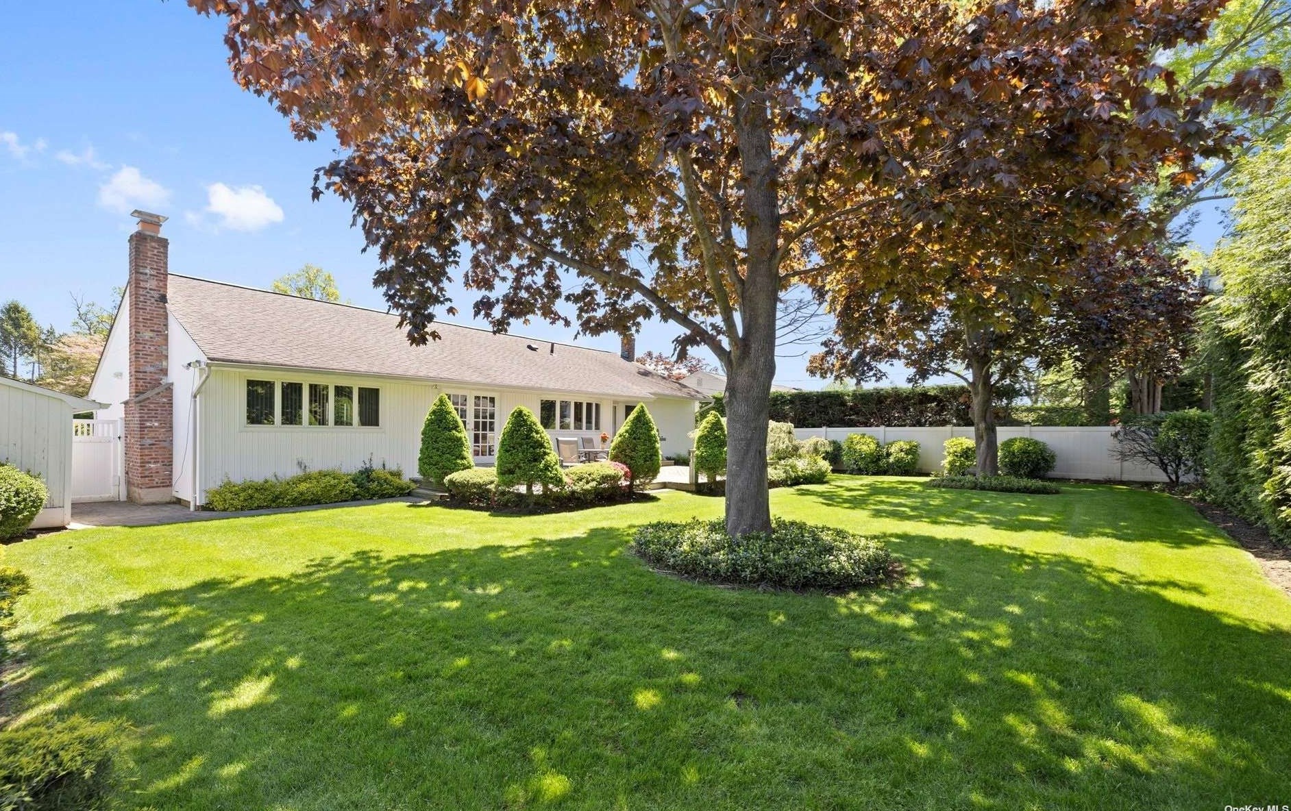 12 Ann Dr, Syosset NY  11791-5904 exterior