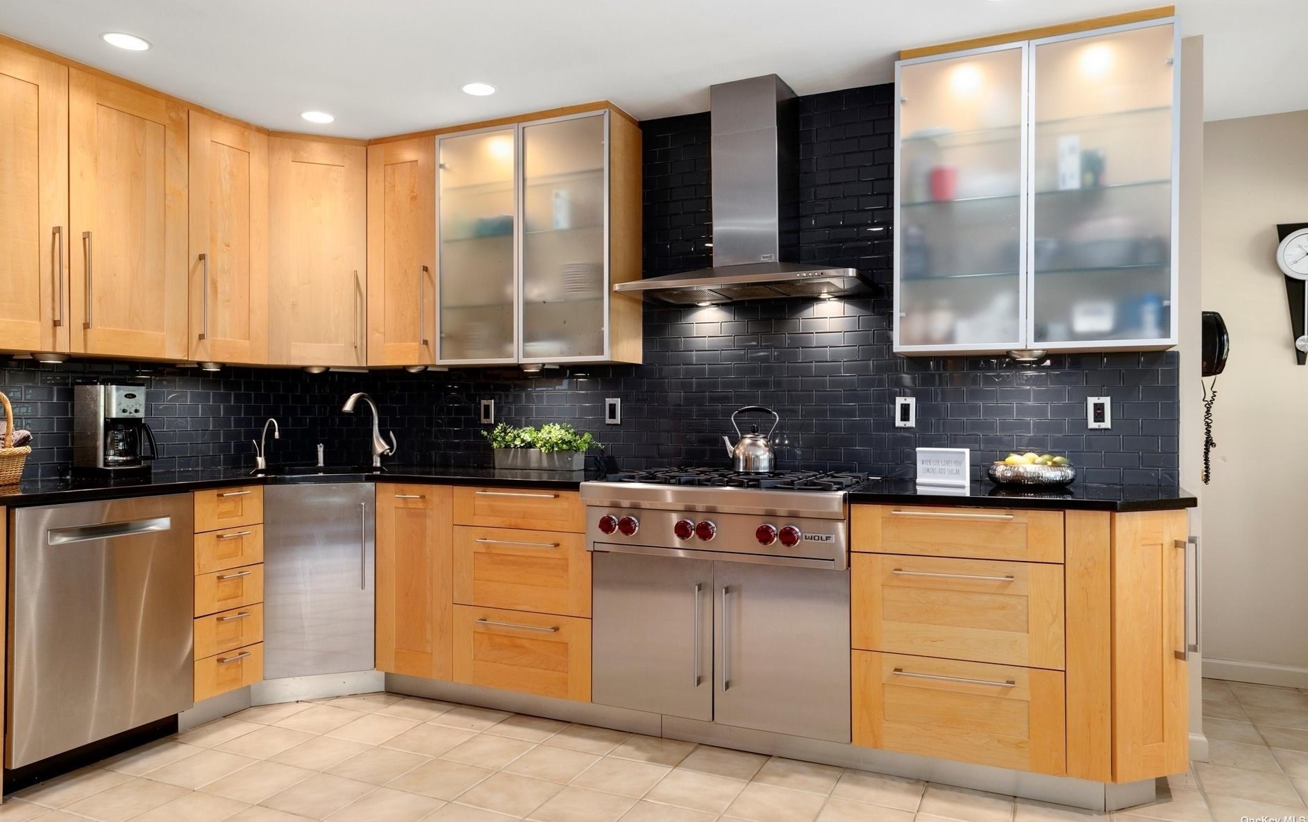 12 Ann Dr, Syosset NY  11791-5904 exterior