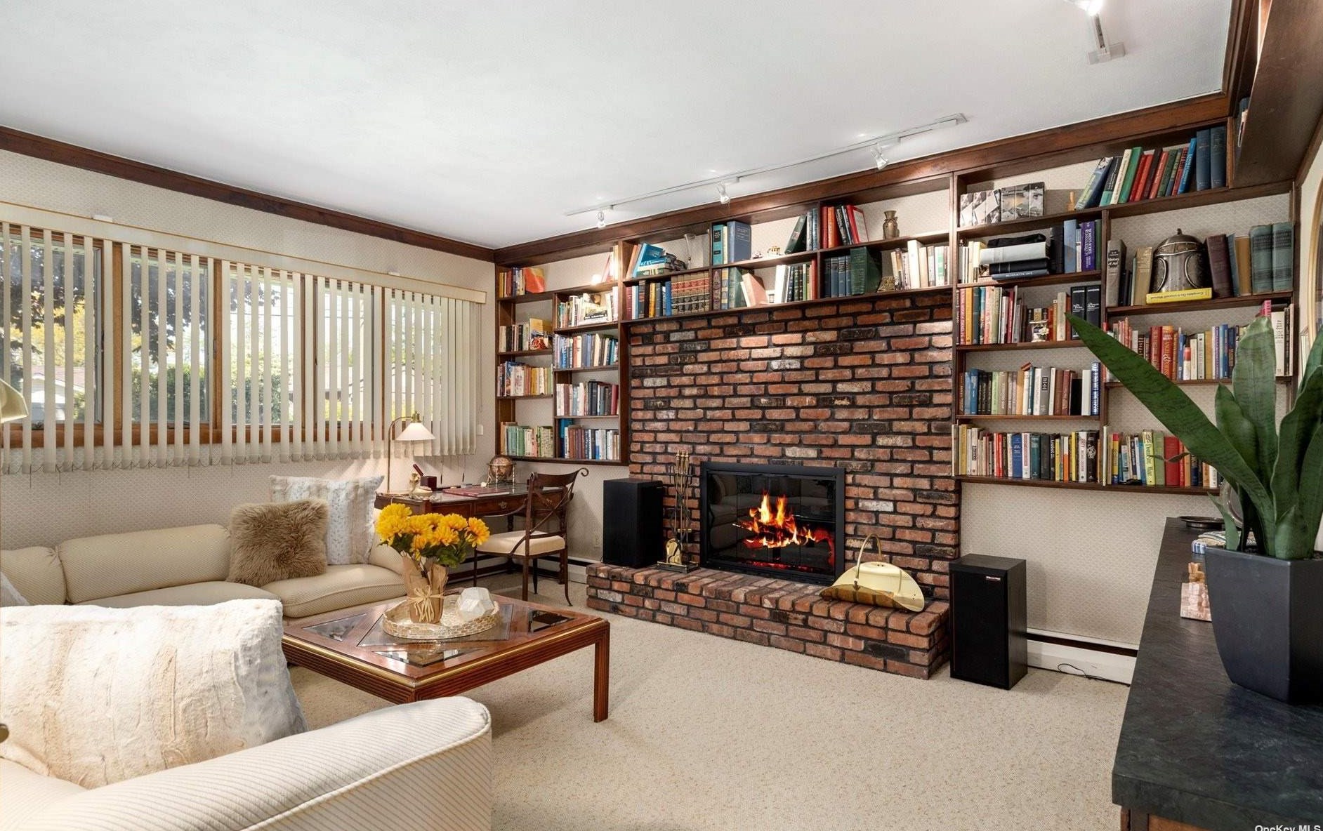 12 Ann Dr, Syosset NY  11791-5904 exterior