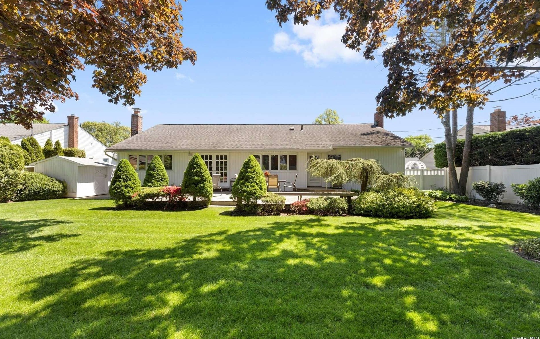 12 Ann Dr, Syosset NY  11791-5904 exterior