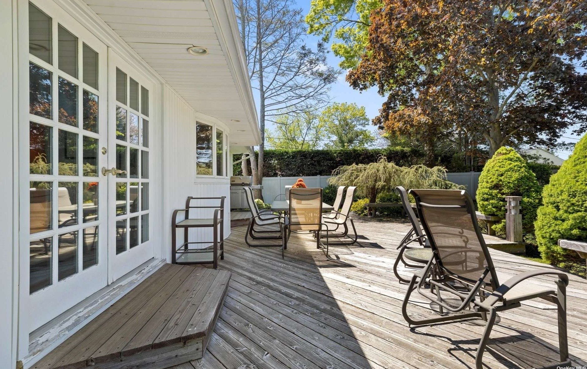 12 Ann Dr, Syosset NY  11791-5904 exterior