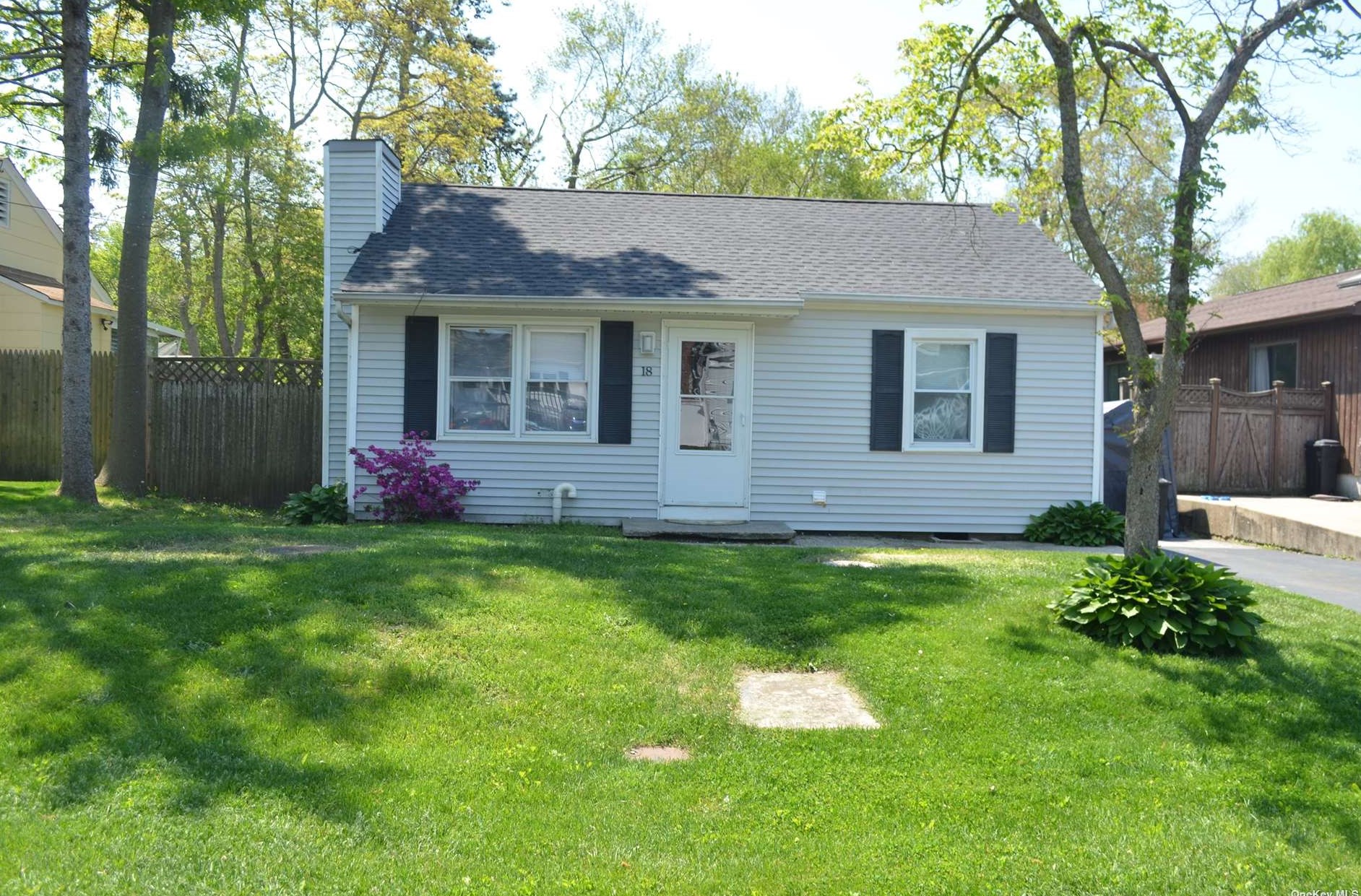18 Celia St, Canaan Lake, NY 11772-4720