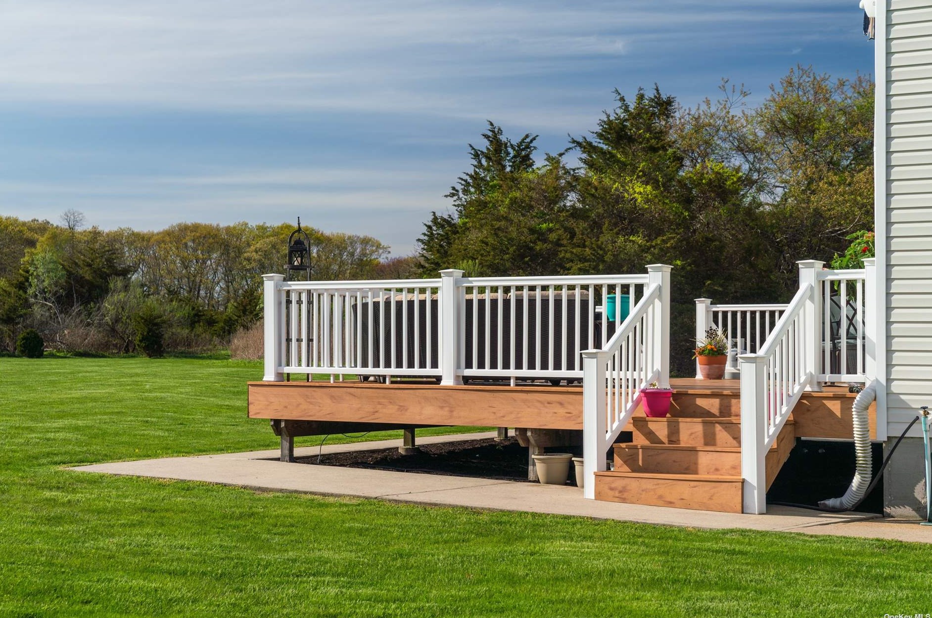 1687 Rocky Point Rd, East Marion, NY 11939-1141