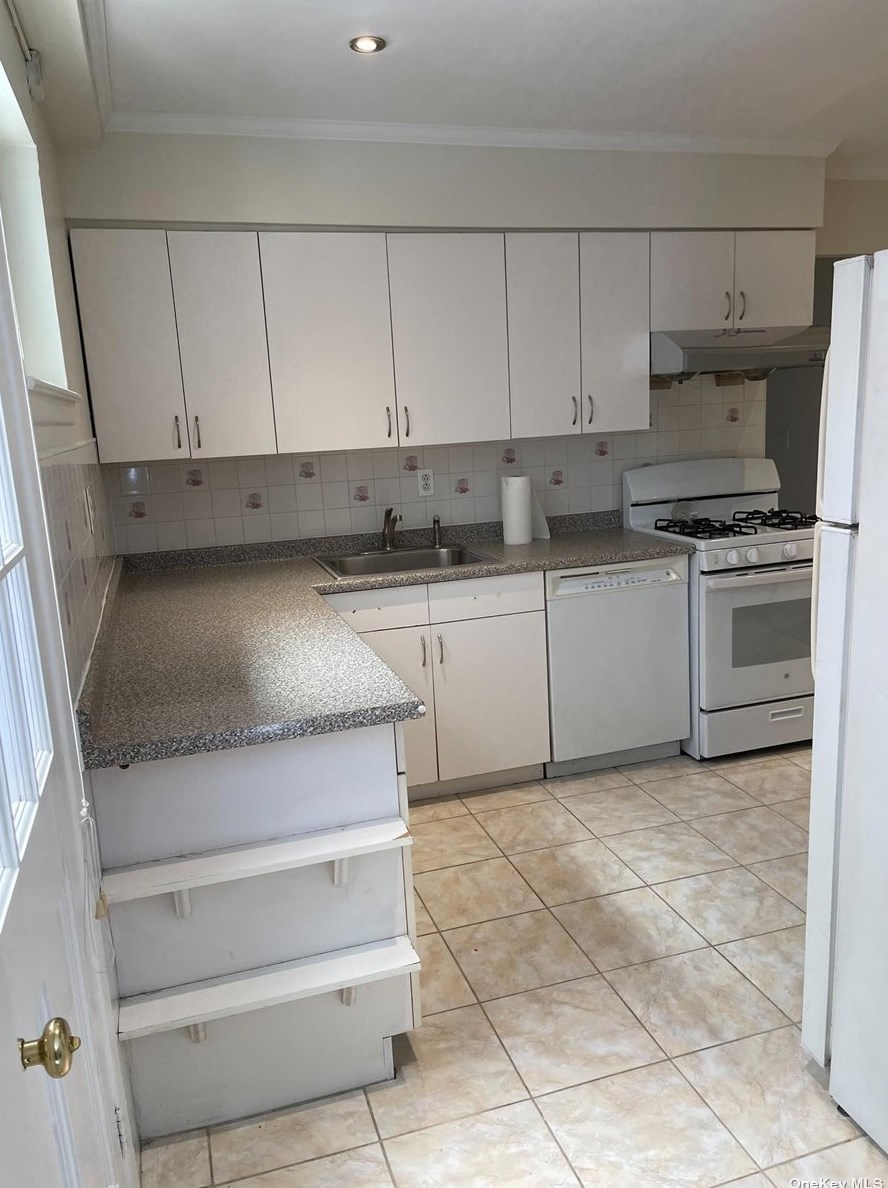 61-10 171st St #1fl, Flushing, NY 11365