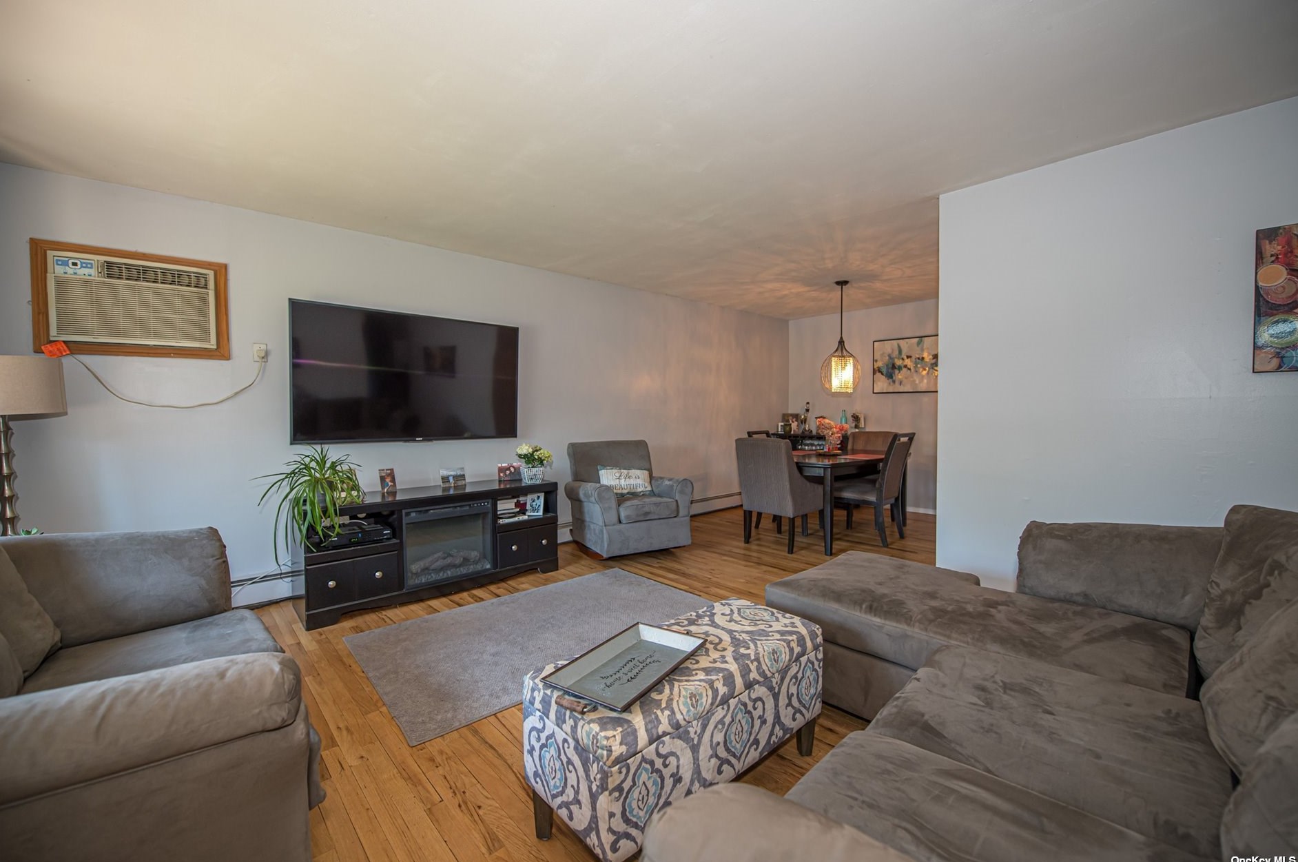 45 Nadine Ln, Prt Jefferson Station, NY 11776-2853