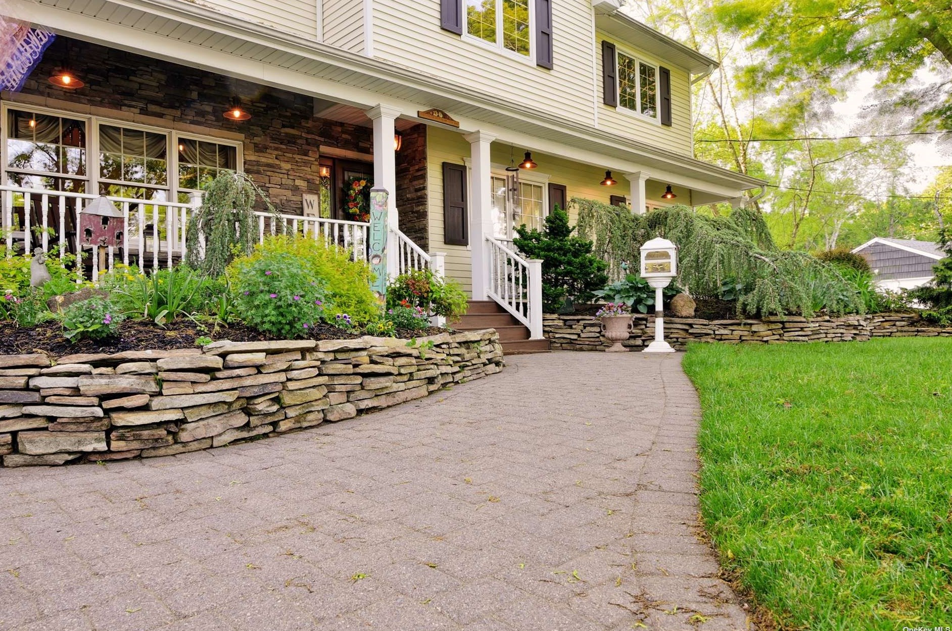60 Oxbow Rd, Canaan Lake, NY 11772-2230