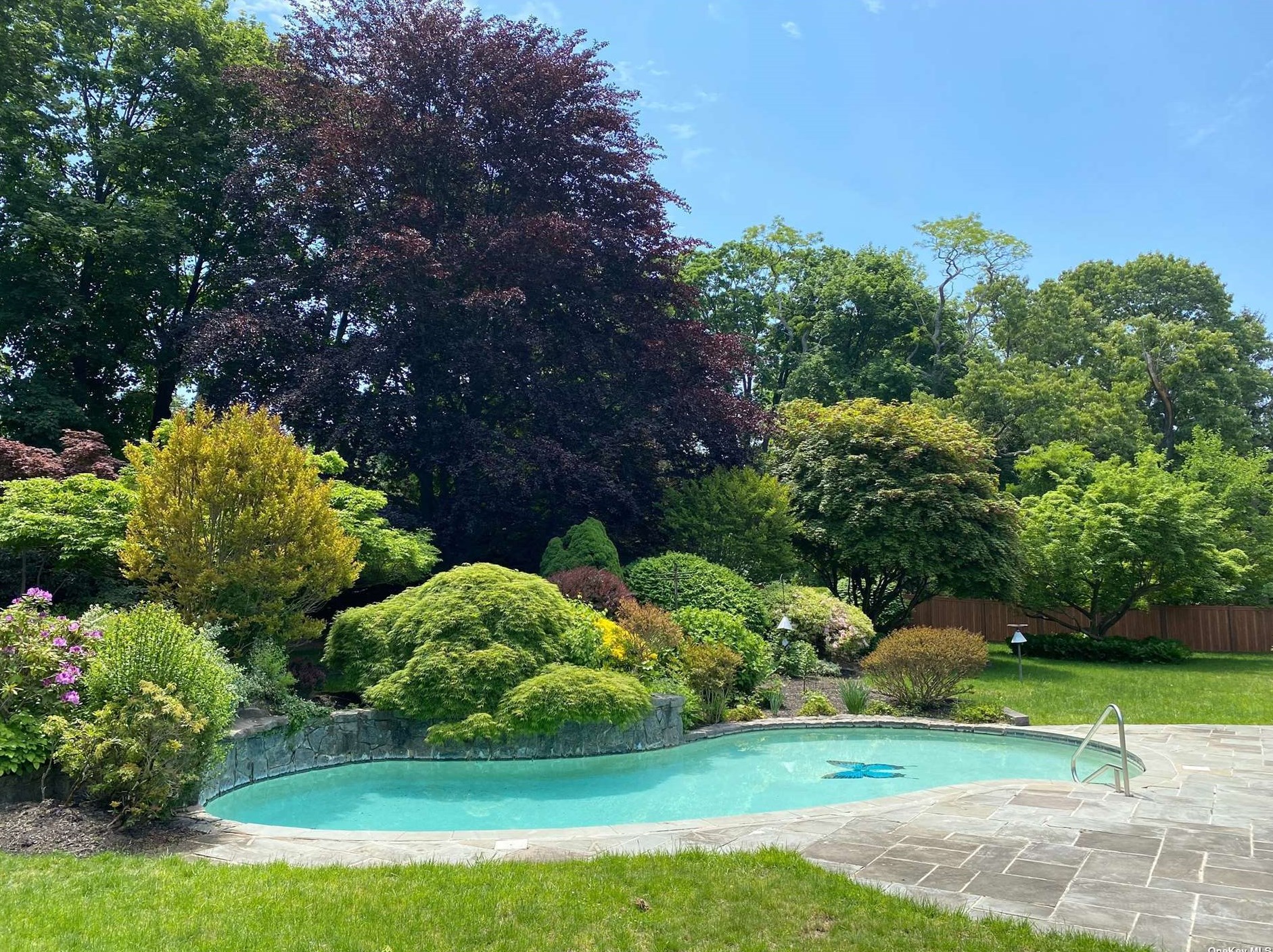 10 Conscience Bay Rd, Strongs Neck, NY 11733