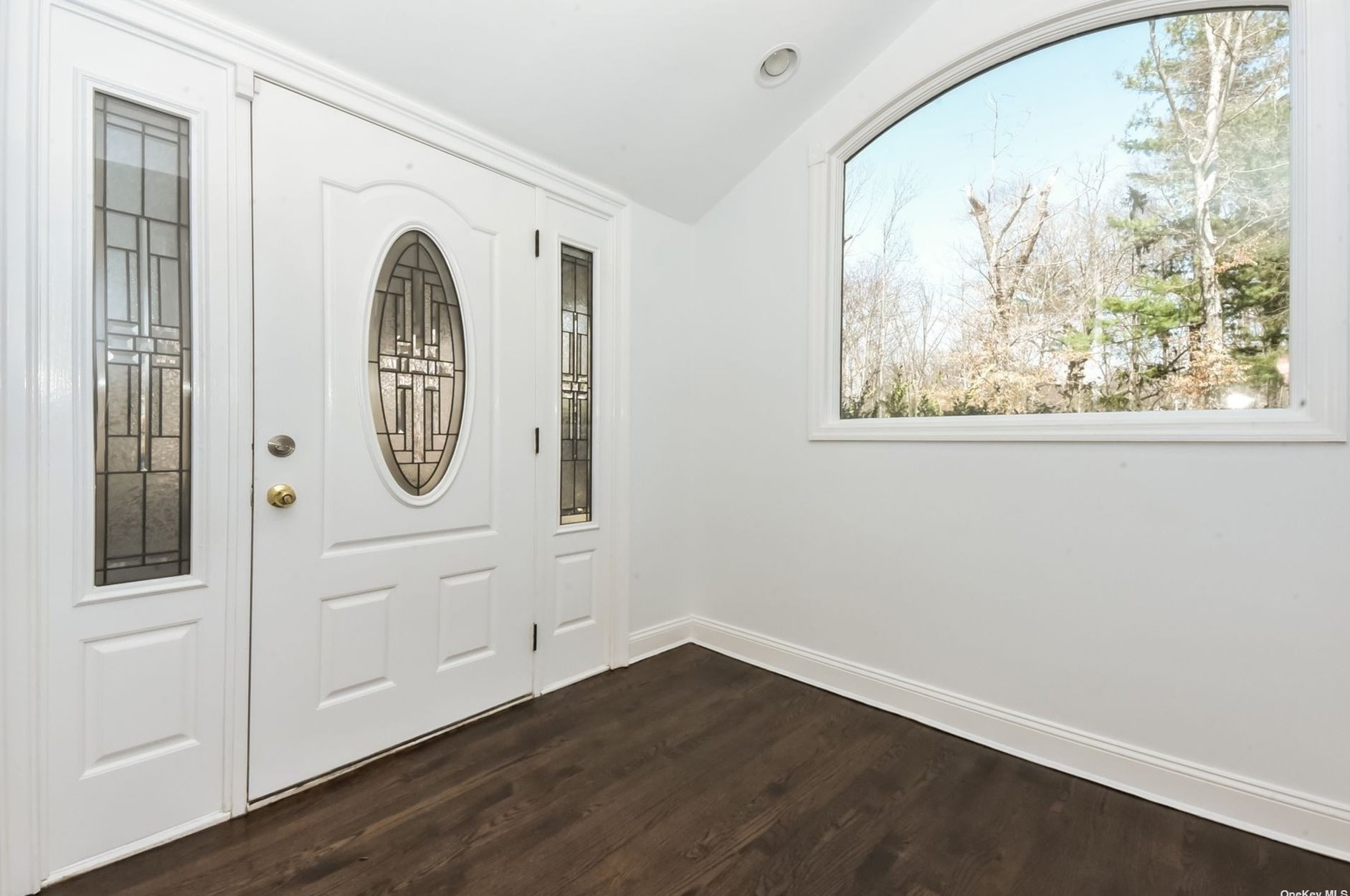 1 Parish Dr, Matinecock, NY 11560