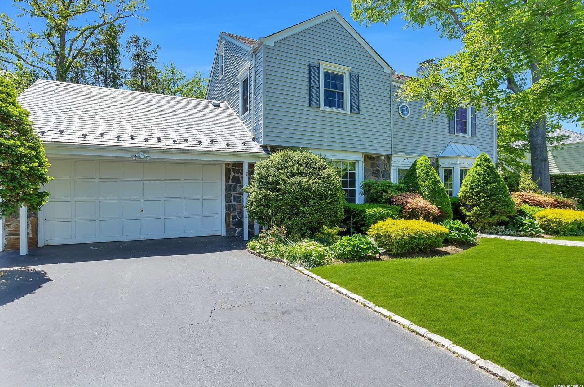 222 Trumbull Rd, North Hills, NY 11030-2113
