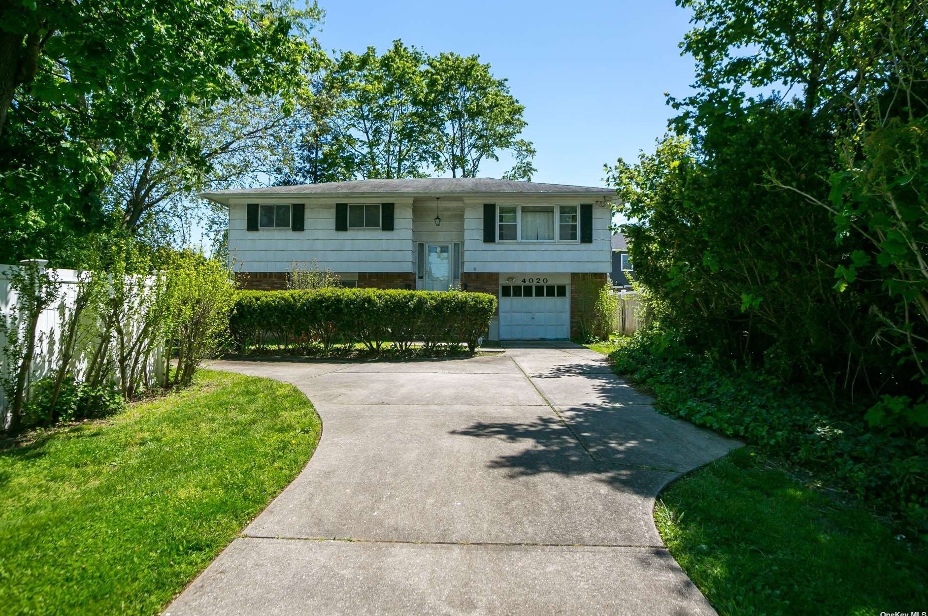 4020 Clark St, Seaford, NY 11783