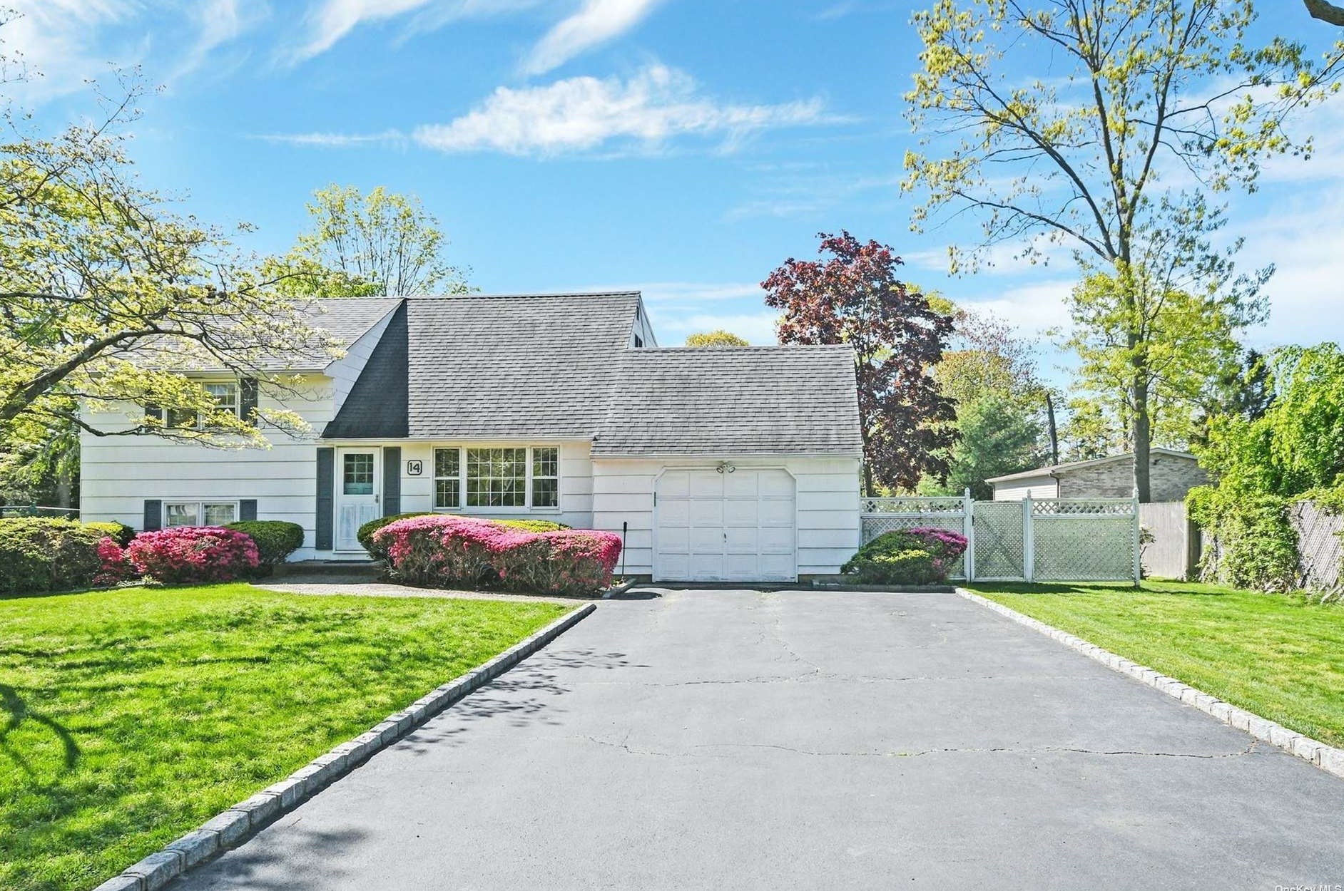 14 Winona Ln, East Islip, NY 11730