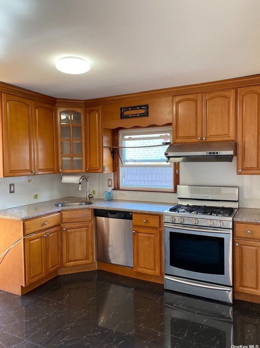 57-63 228th St #2fl, Flushing, NY 11364
