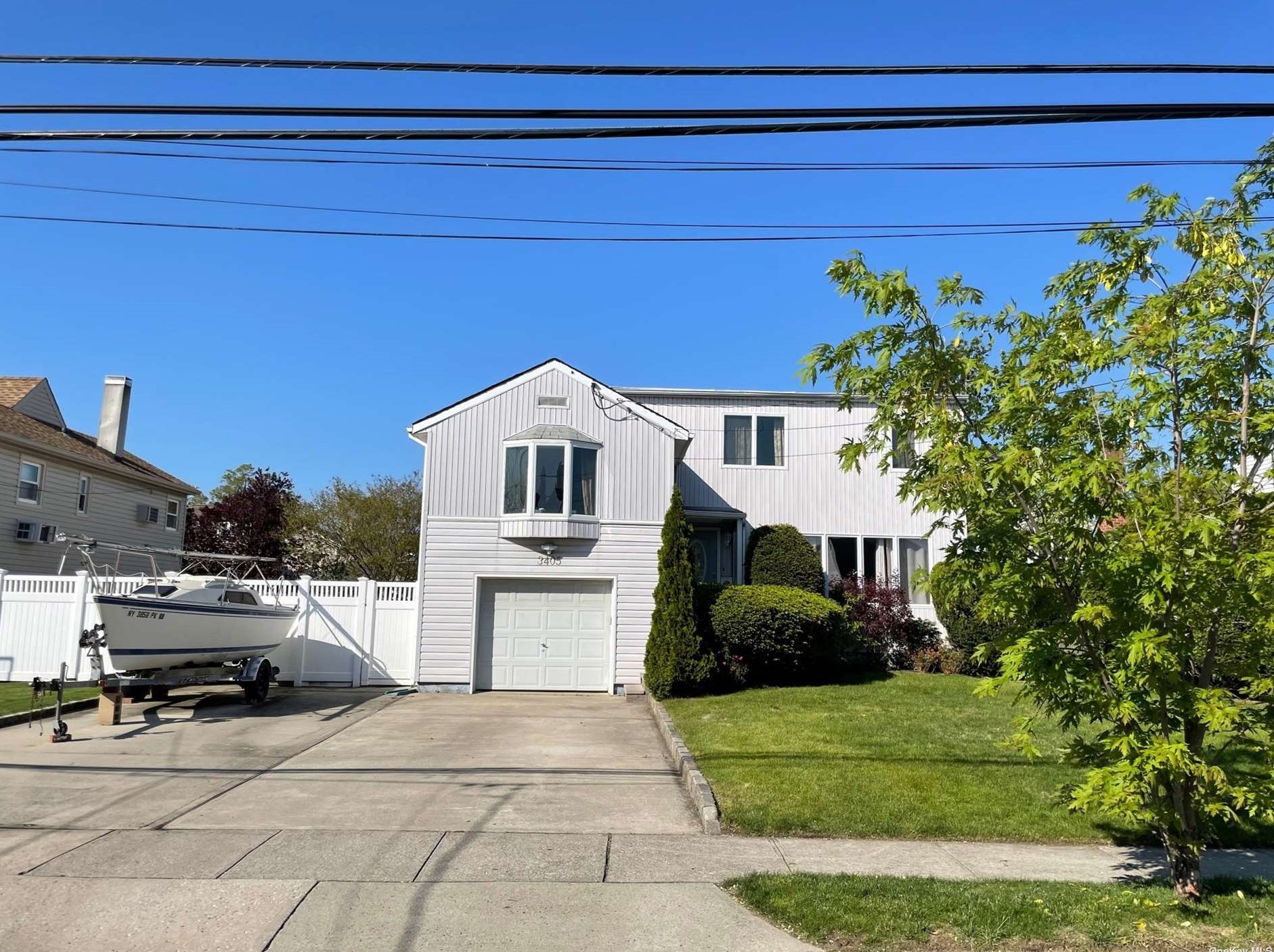 3405 Woodward St, Rockville Centre, NY 11572-4530