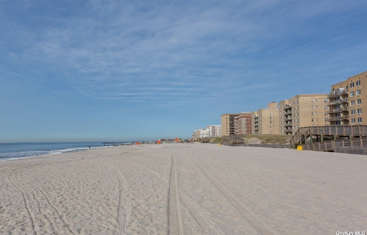 529 Broadway, East Atlantic Beach NY  11561-4520 exterior