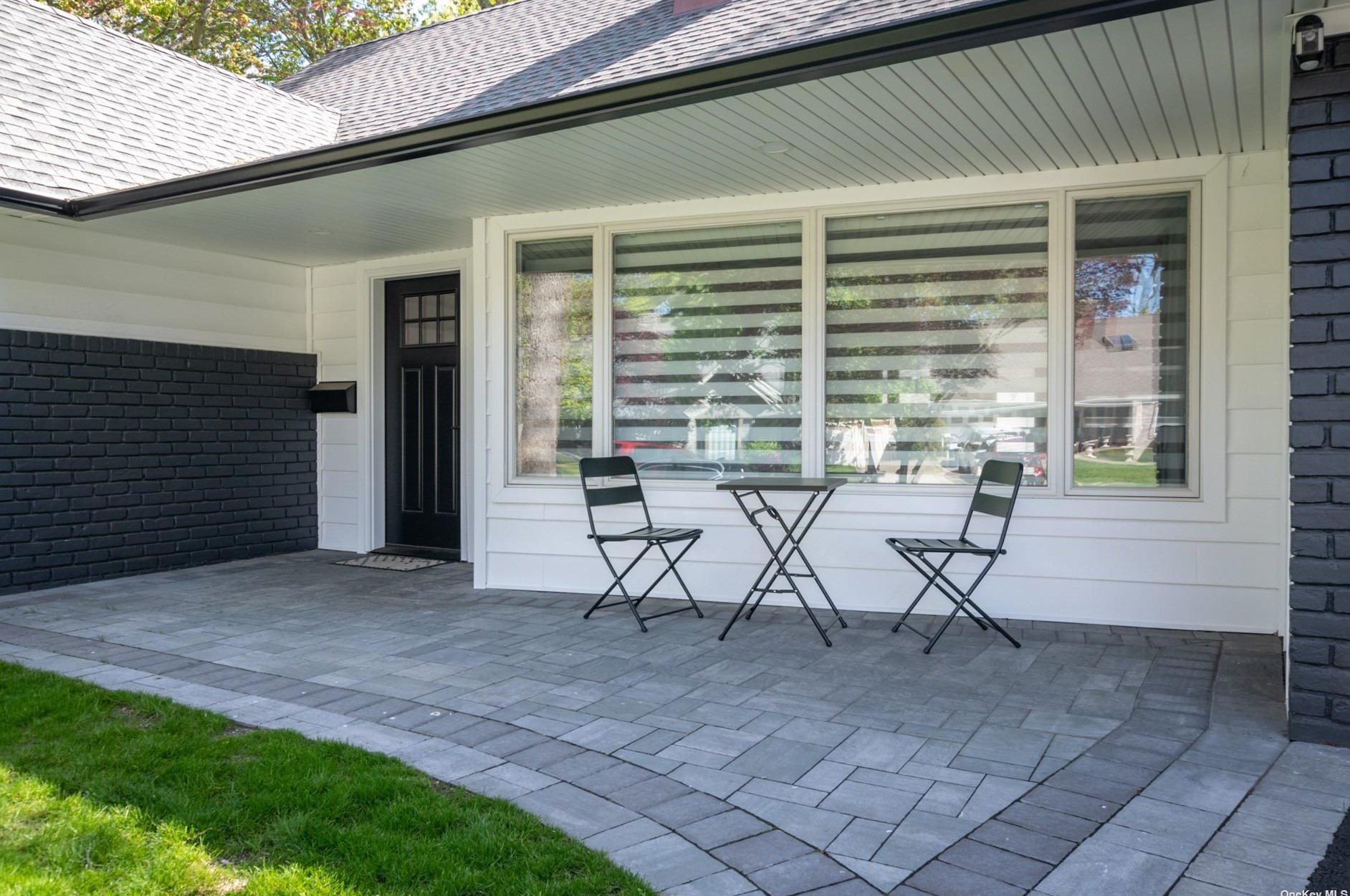 17 Oak Brook Ln, North Merrick, NY 11566-3256