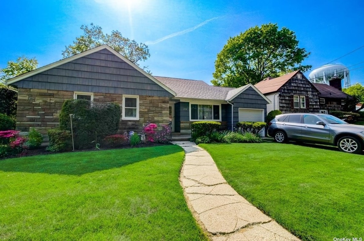 1772 Westervelt Ave, North Baldwin, NY 11510-2238