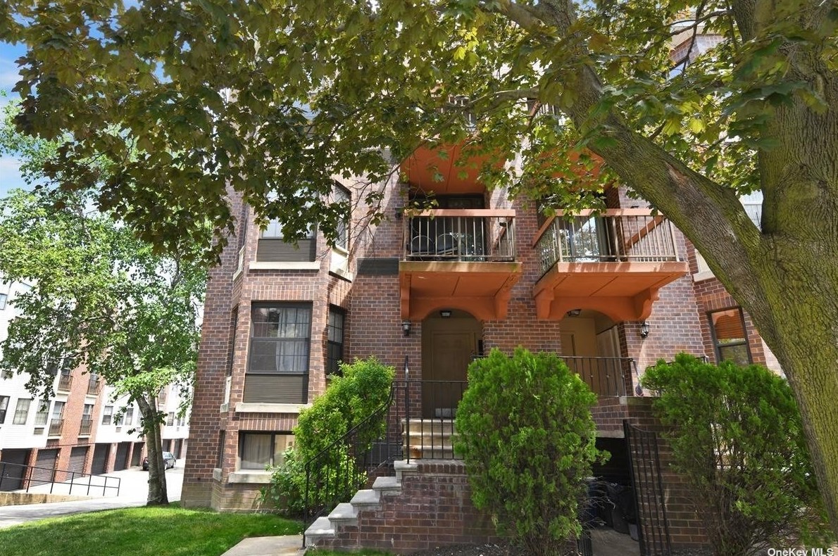 71-09 163rd St, Flushing, NY