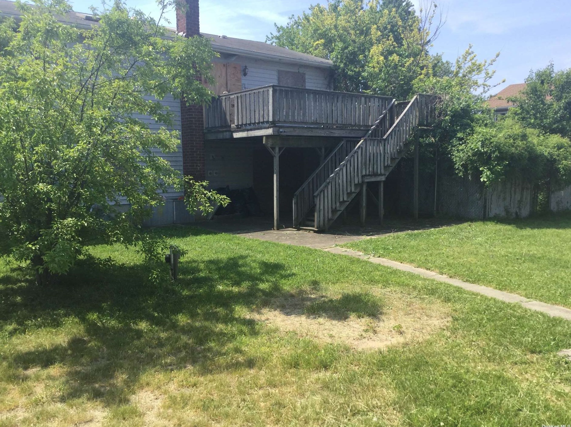 92 Orchard St, North Lindenhurst, NY 11757