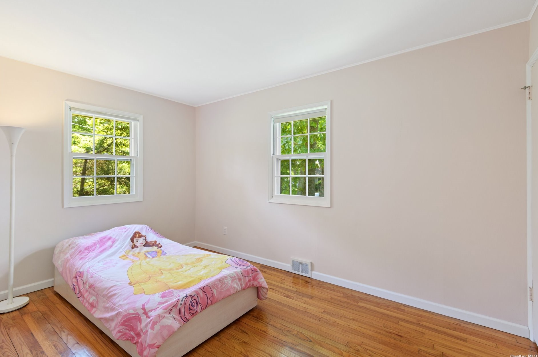 1400 Westview Dr, Mattituck NY  11952-2949 exterior
