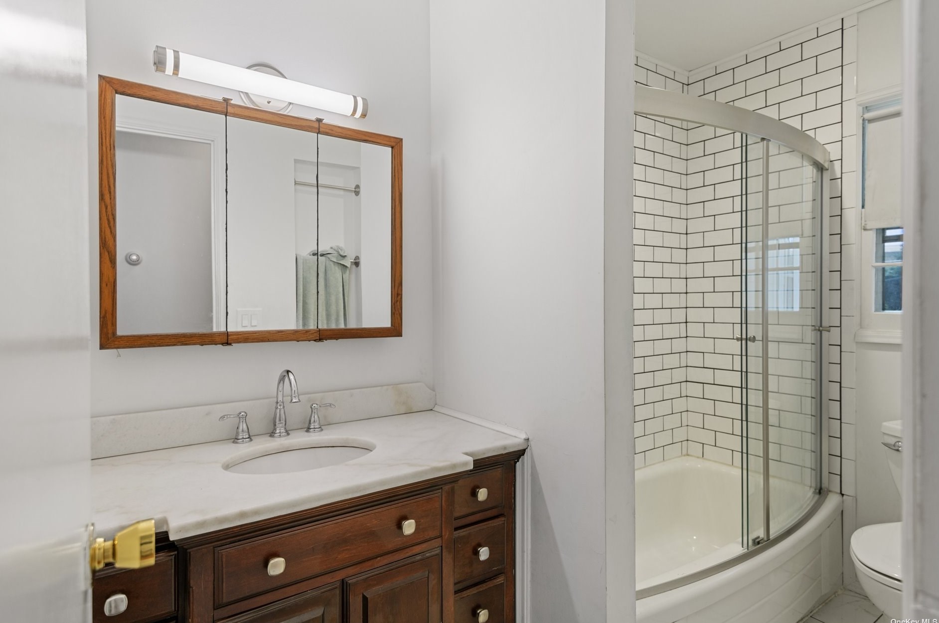 1400 Westview Dr, Mattituck NY  11952-2949 exterior